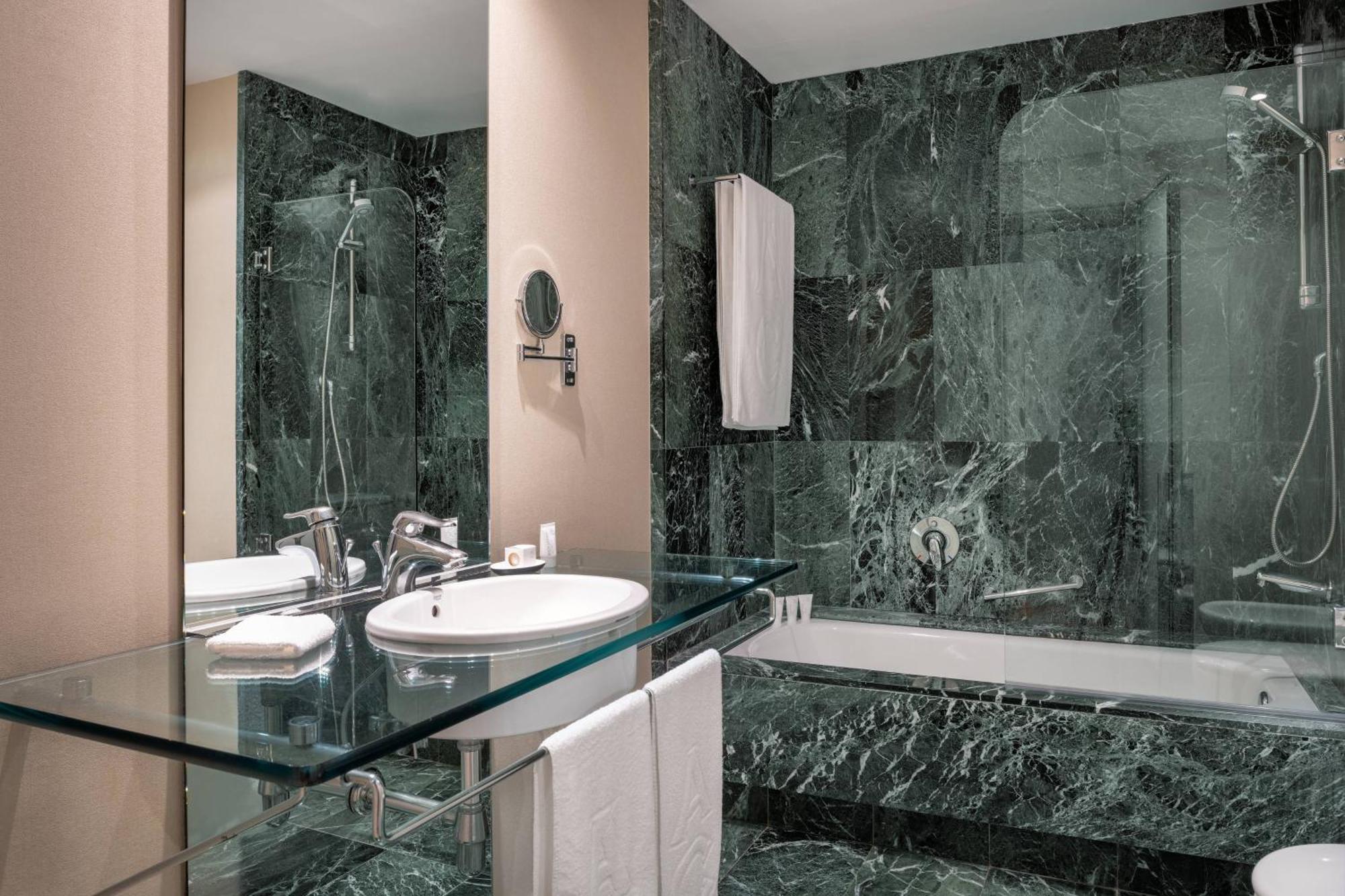 Ac Hotel Malaga Palacio By Marriott Εξωτερικό φωτογραφία
